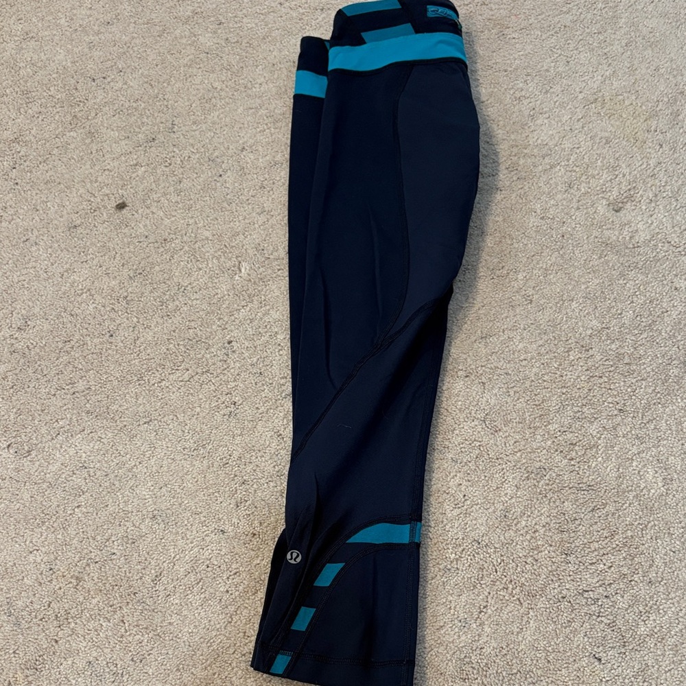 Lululemon cropped blue and black leggings (size 6)